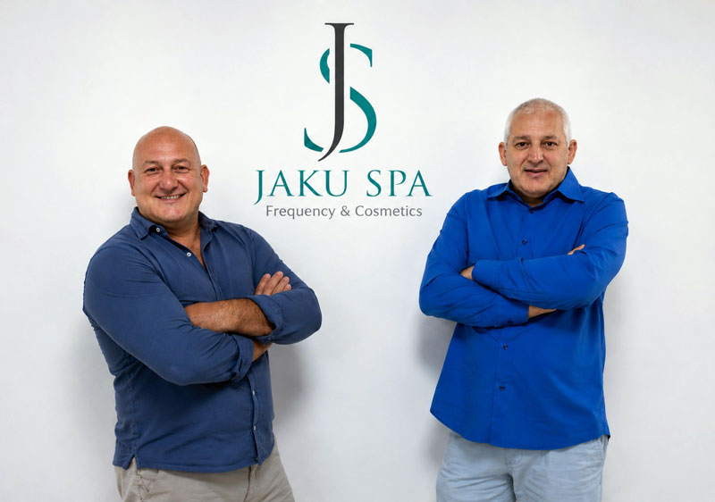 Flacone di cosmetico Jaku SPA formulato con acqua attivata
